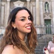 Sono una graphic designer con esperienza decennale nel settore. Ho successivamente fatto corsi di formazione in social media marketing e continuo a tenermi aggiornata. Se vuoi imparare ad usare i principali strumenti di grafica: Photoshop, illustrator, in