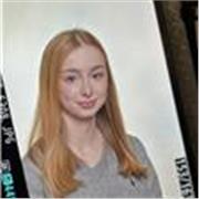 Doy clases a niños de primaria y 1,2 de la ESO, me encanta poder enseñar. Estoy en proceso de sacarme el b2 de inglés