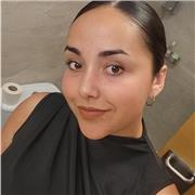 Me defino como una persona con gran capacidad, empatia y paciencia para tener buen trato con niñ@s pequeños.