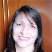 Professora de Língua Portuguesa, Literatura e Redação com experiência em aulas presenciais do 6° ano ao Ensino Superior