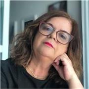 Mestre em Direito, com vasta experiência em advocacia corporativa