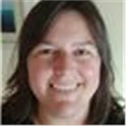 Soy maestra desde hace muchos años. Quiero ayudar y dar apoyo a niños y niñas de primaria.