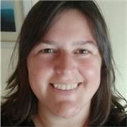 Soy maestra desde hace muchos años. Quiero ayudar y dar apoyo a niños y niñas de primaria.