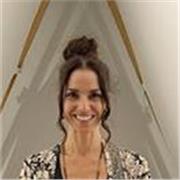 Davinia Acebes
Maestra de yoga y meditación certificada en diversos estilos (hatha vinyasa, restaurativo, terapéutico, yin, nidra, power)  y disciplinas como cristaloterapia, reiki, aromaterapia y biomagnetismo. Imparte clases personalizadas con enfoque h
