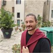 Ciao! Sono un insegnante professionista con più di vent'anni di esperienza alle superiori. Contattami per una lezione gratuita! 