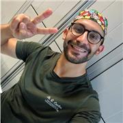 Chirurgo ortopedico disponibile a lezioni di anatomia, ortopedia e traumatologia