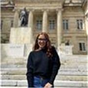 Profesional en ciencia política, una apasionada de la democracia, conceptos sociales e historia