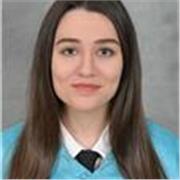 Graduada en filología hispánica apasionada por la enseñanza imparte clases tanto de refuerzo como de lengua y literatura