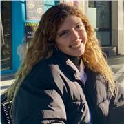 Mi nombre es Carmen y soy psicóloga, doy clases de materias básicas a niños de primaria y de psicología o similares a personas de todas las edades