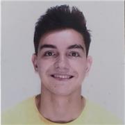 Profesor de Matemáticas imparte clases a niños desde primaria hasta jóvenes que preparen la selectividad