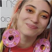 Soy artista plástica emergente y busco impartir clases de pintura para adultos y niños. Estoy interesada principalmente en el desarrollo de Pa propia visión y creatividad