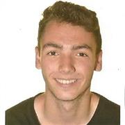 Estudiante universitario imparte clases a niñ@s de 10-16 años