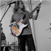 Profesor de Guitarra y técnica vocal con conocimientos en teoría musical, también puedo ayudar te a aprender diferentes canciones