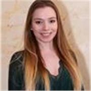 Laureata in Pedagogia, Insegnante qualificata di lingua italiana (per stranieri)