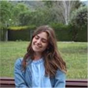 Soy una persona creativa, empática, comunicativa y muy paciente. Me gusta crear un ambiente cercano y motivador para aprender.