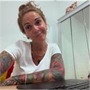 Soy Nativa de 44 años nacida en Hamburgo/Alemania. Imparto clases particulares presenciales y online desde hace 13 años aquí en Algeciras. Me centro en cada alumno según sus propias necesidades y metas. Me involucro mucho con cada alumno y persona para ac