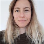 Profesora de Hatha Vinyasa Yoga certificada en francés y español con más de 1 año de experiencia, imparte clases presenciales y online para todos los niveles y todas las edades