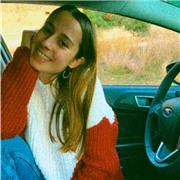 Doy clases particulares a personas en etapas escolares de primaria a la eso. Soy una chica de 21 años acabando la carrera de Psicología. Se me da bien las matemáticas, biología, química... física dependiendo del curso. Tengo el B2 de inglés. Vivo en Valen