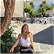 Estudiante de magisterio bilingüe enseña ingles a niños de cualquier edad