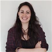Soy una profesora apasionada por las lenguas y la cultura hispana, que convierte cada clase en una experiencia dinámica.