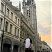 Je suis un étudiant de licence informatique fort en englais j'ai fais avant des cours particuliers en anglais et en mathématiques