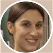 Laureata in mediazione linguistica e lingue moderne, lezioni di inglese e spagnolo e aiuto tesi