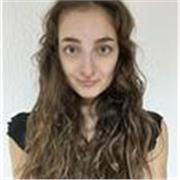 Laureata in Traduzione e Interpretazione offre lezioni di italiano, spagnolo, francese, inglese e portoghese