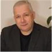 Ich bin ein Englischlehrer aus Großbritannien und unterrichte gerne Gruppen und Einzelpersonen auf allen Niveaus.