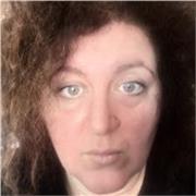 Laureata in Scienze dell'Educazione, specializzata nell'insegnamento di scuola primaria con particolare attenzione ai bambini con