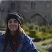 Ragazza con la passione per l'insegnamento. Aiuto bambini delle elementari a vedere italiano e matematica da un'altra prospettiva!