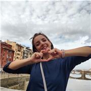 Diplomata al liceo scientifico e Laureata in scienze biologiche col massimo dei voti