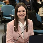 Giovane Laureata in Economia Aziendale, impartisce lezioni di Diritto (anche a livello universitario)