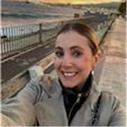 Mi nombre es Andrea Carpinteiro, soy graduada en Biología por la Universidad Autónoma de Madrid, y obtuve mi máster en la Universidad de Múnich (Alemania), donde me especialicé en biología molecular y celular. Me apasiona compartir conocimiento y transmit