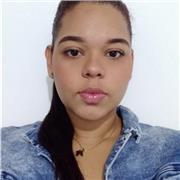 Niñera ayudando hacer tareas