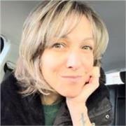 Traductora y linguista profesional. Me apasiona el idioma. Me dedico a su ejercicio y estudio desde hace más de 20 años.