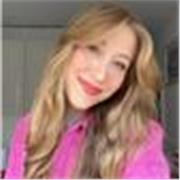 Graduada en Filología Inglesa y en proceso de tener un máster de ELE