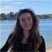 Soy una profesora cercana y comprometida. Doy clases desde infantil hasta bachillerato, con especialidad en francés e inglés.