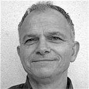 Se stai cercando un insegnante esperto e pluripremiato di gaphic design contattami e spiegami come ti potrei essere utile