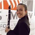 Graduada de enseñanzas superiores de música en interpretación de clarinete. clases de lenguaje musical, armonía, análisis e instrumento