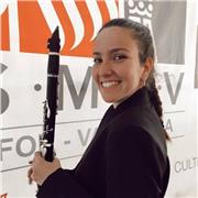 Graduada de enseñanzas superiores de música en Interpretación de Clarinete. Clases de lenguaje musical, armonía, análisis e instrumento