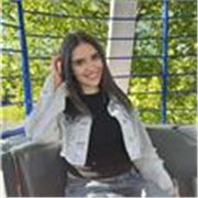 Studentessa di liceo linguistico con certificazione delle lingue inglese francese e cinese 