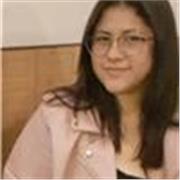 Profesora de inglés amable y empática que imparte clases de inglés a niños de Inicial y Primaria. Aprendizaje integral y personal