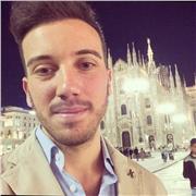 Docente di matematica impartisce lezioni di matematica a studenti di scuole superiori e medie