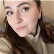 Recién graduada en Comercio y Marketing, apasionada por enseñar inglés a niños de infantil, idioma que me encanta y que domino.