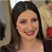 Soy profesora de inglés cercana, paciente y creativa.