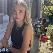 Étudiante de 20 ans en BAC+3 Communication et Marketing. Je souhaiterais apporter une aide aux devoirs en anglais ou en espagnol