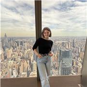 Insegnante di inglese con certificazione di livello C1 propone lezioni sia online che in presenza nella zona di Arona.