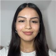 Estudiante de universidad especializada en idiomas (inglés, español, chino)