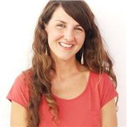 profesora de dibujo y pintura , licenciada en Bellas Artes, con mas de 20 años de experiencia