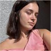 Certificada en inglés con un nivel B2 con Cambridge a los 16 años, y con familia nativa de Inglaterra